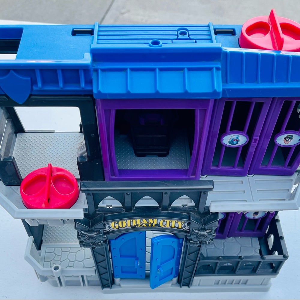 Gotham City Playset with Blue and Purple Accents -vintage🔖